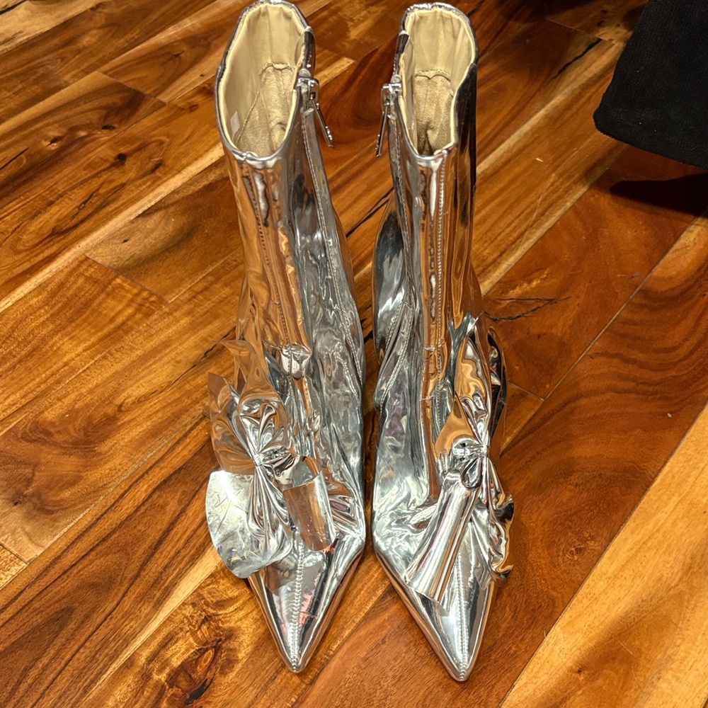 Sam Edelman Esmae High-Gloss Ankle Boots - Picture 6 of 6
